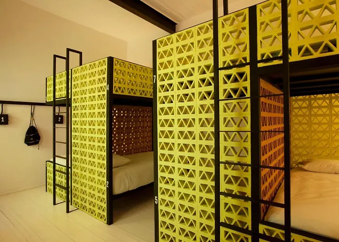 Downtown Beds Hostal *
